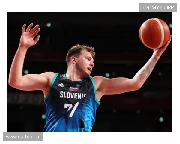 东契奇跨界挑战足球世界展现全能运动员风采