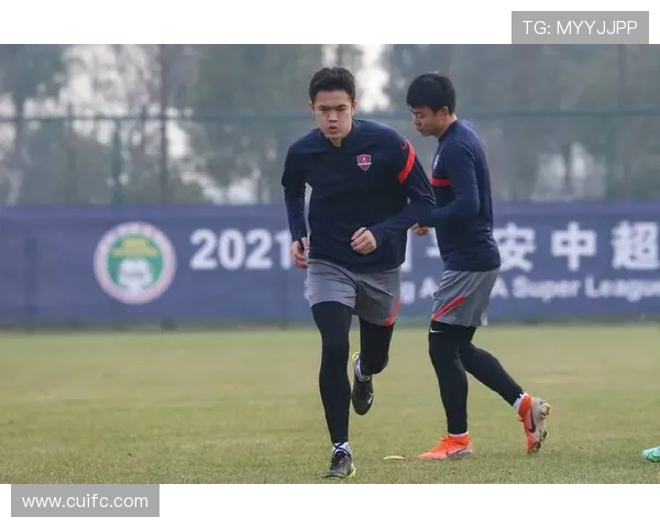 赛后分析：武汉篮球队与重庆篮球队的比赛节奏与战术对比探讨