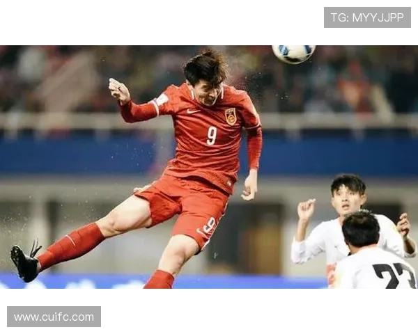 重庆足球队的节奏变化与战术调整对球队表现的影响分析 重庆足球队的节奏变化与战术调整对球队表现的影响分析